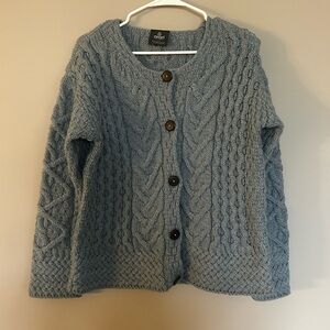 Chunky Cable-Knit Merino Wool Button Front Sweater - mist marl/light blue color